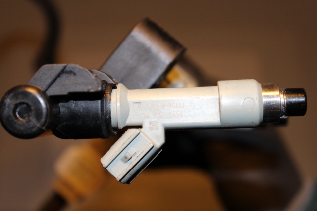 Toyota Yaris Fuel Injector x 3 - Engine Parts - Toyota Yaris 2007 1.0L ...